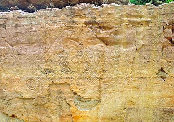 ±¶»³¤Ë¤¢¤ëÀîÁ°Î¤¹ï´ä¤Ï¡¢¿·Àдï»þÂ夫¤é¿·Íå»þÂå¤Þ¤Ç¤ÎŤ¤ºÐ·î¤Ë¤ï¤¿¤ê¡¢½ÅÁØÅª¤Ë¿ÞÁü¤¬¹ï¤Þ¤ì¤¿µ®½Å¤Ê´äÊɲè¤Ç¤¹¡£¾åÃʤˤÏÀè»Ë»þÂå¤Î´ö²¿³ØÌÏÍÍ¡ÊÆ±¿´±ß¤ä±²´¬¡Ë¤¬¡¢ÃæÃÊ¤Ë¤ÏÆ°Êª¤ä¿Íʪ¡¢²¼ÃʤˤϿ·Íå»þÂå¤Î¹ÔÎó¿Þ¤äÌÃʸ¤¬¹ï¤Þ¤ì¤Æ¤¤¤Þ¤¹¡£ÆÃ¤Ë¿·Íå¤Îµ®Â²¤ä²¦Â²¤¬¤³¤ÎÃϤòˬ¤ì¤¿ºÝ¤ÎµÏ¿¤Ï¡¢Åö»þ¤Î¼Ò²ñÀ©ÅÙ¤äÉþ¾þ¤òÃΤë½ÅÍפʻËÎÁ¤È¤Ê¤Ã¤Æ¤ª¤ê¡¢È×µµÂæ´ä¹ï²è¤È¶¦¤Ë¹ñÊõ¤Ë»ØÄꤵ¤ì¤Æ¤¤¤Þ¤¹¡£