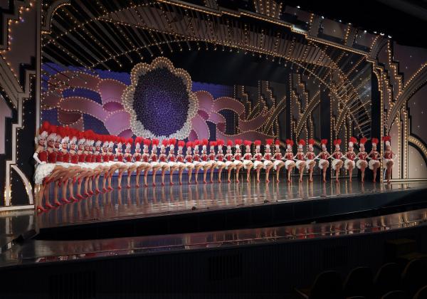 ¡ÚÃèÁÈ¡ÛÊõÄÍÂç·à¾ì¡¦ÅìµþÊõÄÍ·à¾ì¤Ç¤ÎÁ´ÁÈÄÌǯ¸ø±é¤ò¼Â¸½¤µ¤»¤ë¤¿¤á¤Ë1998ǯ¤Ë¿·Àß¡£Åö»þ¡¢·îÁȤÀ¤Ã¤¿»Ñ·î¤¢¤µ¤È¤µ¤ó¤òÃæ¿´¤Ë¡¢³ÆÁȤ«¤éÁª¤ê¤¹¤°¤Ã¤¿¥á¥ó¥Ð¡¼¤Ç·ëÀ®¤µ¤ì¤Þ¤·¤¿¡£