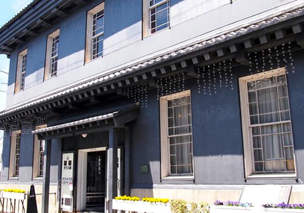 �̹�ƻ�褤��³���Ť����¤ΰ�Ѥˤ������Ρֹ��ɥ��������ס��������夫����ɶ�Ԥΰ��ΤǿƤ��ޤ줿�Ť���Ԥ���������ֹ��ɥ��饹�ۡפ��濴�ˡ����饹����åפ乩˼�������꡼���θ��������쥹�ȥ��䥫�ե��ʤ�̥�Ϥ��դ�뤪Ź�����Ť����¤�������ߤ��Ƥ��ޤ���