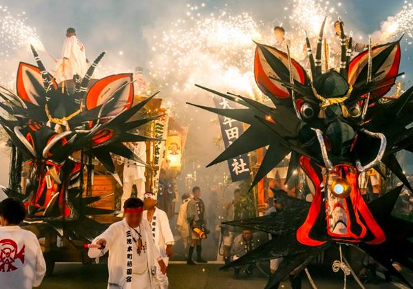 ͦÁÔ¤ÊÂç¼Ø¤¿¤Á¤¬º×¤ê¤òÀ¹¤ê¾å¤²¿´¤Ë²Ð¤òÅÀ¤±¤ë¡ª