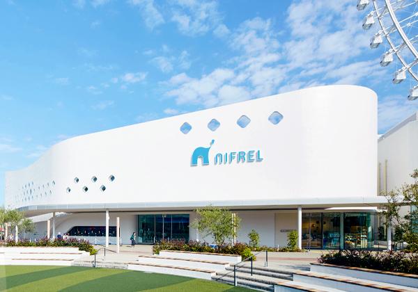 ÂçºåÉÜ¿áÅĻԤÎËüÇîµÇ°¸ø±àÆâ¤Ë¤¢¤ë¡Ö¥Ë¥Õ¥ì¥ë¡×¤Ï¡¢³¤Í·´Û¤¬¥×¥í¥Ç¥å¡¼¥¹¤·¤¿¡Ö´¶À¤Ë¤Õ¤ì¤ë¡×¤ò¥³¥ó¥»¥×¥È¤È¤¹¤ë¿·´¶³Ð¤Î¥ß¥å¡¼¥¸¥¢¥à¤Ç¤¹¡£¿å²´Û¡¢Æ°Êª±à¡¢Èþ½Ñ´Û¤ÎÏȤòͤ¨¡¢¿§¤ä»Ñ¡¢Æ°ºî¤Ë¾ÇÅÀ¤òÅö¤Æ¤¿7¤Ä¤Î¥¾¡¼¥ó¤Ç¹½À®¤µ¤ì¤Æ¤¤¤Þ¤¹¡£ÊɤäÅ·°æ¤Ë±Ç¤·½Ð¤µ¤ì¤ë±ÇÁü±é½Ð¤ä¡¢»ÅÀÚ¤ê¤Î¤Ê¤¤¶õ´Ö¤Çưʪ¤¬´Ö¶á¤òÄ̤ê²á¤®¤ëŸ¼¨¤¬ÆÃħ¤Ç¤¹¡£À¸¤Êª¤Î¸ÄÀ¤ò¥¢¡¼¥È¤Î¤è¤¦¤Ë³Ú¤·¤ß¤Ê¤¬¤é¡¢Âç¿Í¤â»Ò¶¡¤âľ´¶Åª¤Ë´¶À¤ò»É·ã¤µ¤ì¤ë»ÜÀߤǤ¹¡£¡Ê¼Ì¿¿Äó¶¡¡§NIFREL¡Ë