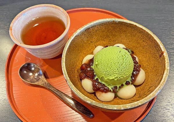 Ȭ½÷Ã㥫¥Õ¥§¤Ç¤â¤Ã¤Á¤â¤Á¤ÊÇò¶ÌÃĻҤξå¤Ëñ²»Ò(¤¢¤ó¤³)¤ÈËõÃ㥢¥¤¥¹¤òºÜ¤»¤¿¥¹¥¤¡¼¥Ä¤Î¥Ç¥¶¡¼¥È¥¿¥¤¥à¤â¤É¤¦¤¾¢ö¡Ê¢¨¥¤¥á¡¼¥¸¡Ë