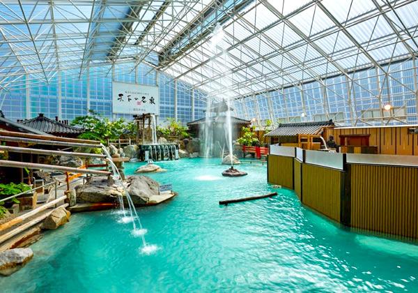 ��̸��ۥƥ��β��ë���������ס���͵��Τ���Ϥ��14�θ���������Ф�˭�٤����̤˴�ư������25�᡼�ȥ������֡��������������ή�������٤Ǥ⤴���᲼������