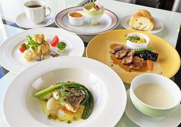 肉あり魚ありデザートあり、ホテル顔負けの創作フレンチ全7品の昼食付♪(※料理イメージ / 出発日及び仕入れ状況により器や料理内容が変更になる場合があります)